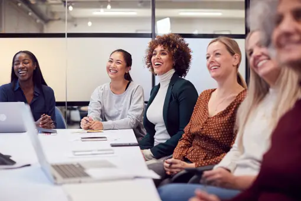 Photo de femmes dans une salle de réunion